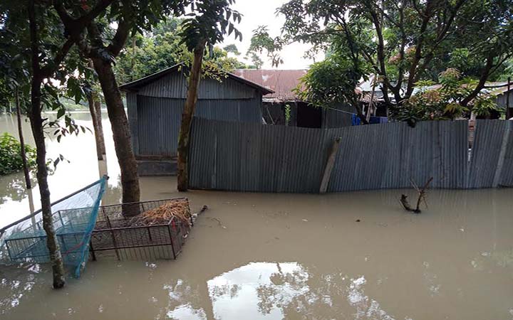 পাবনায় বন্যা কবলিতদের হিসাব নেই স্থানীয় প্রশাসনের কাছে